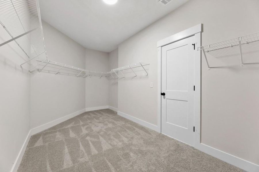 Spacious, unfurnished interior of a new home in Hillshire, Cumming (Image 23).