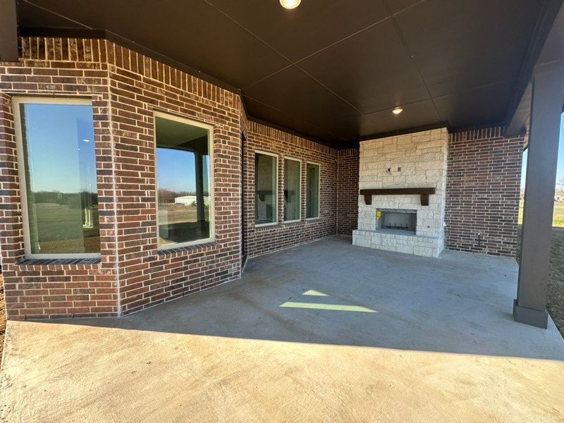 Exterior details and patio area of a home in Fannin Ranch, Leonard (Image 8).