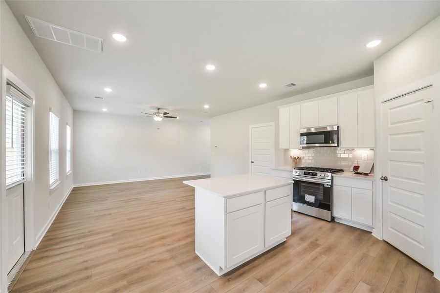 Image 34 of a home in Lakes at Black Oak.