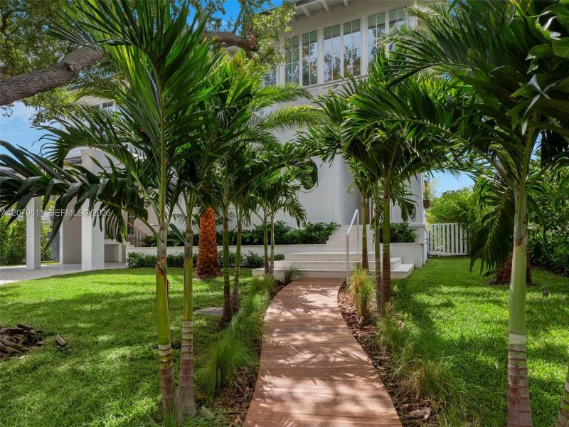 Natural landscape and outdoor views near in Key Biscayne (Image 45). Natural landscape and outdoor views near in Key Biscayne (Image 45).