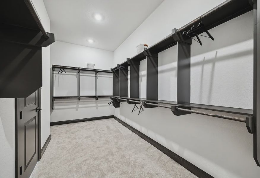 Plan 5042 closet - staged - 14 of 22