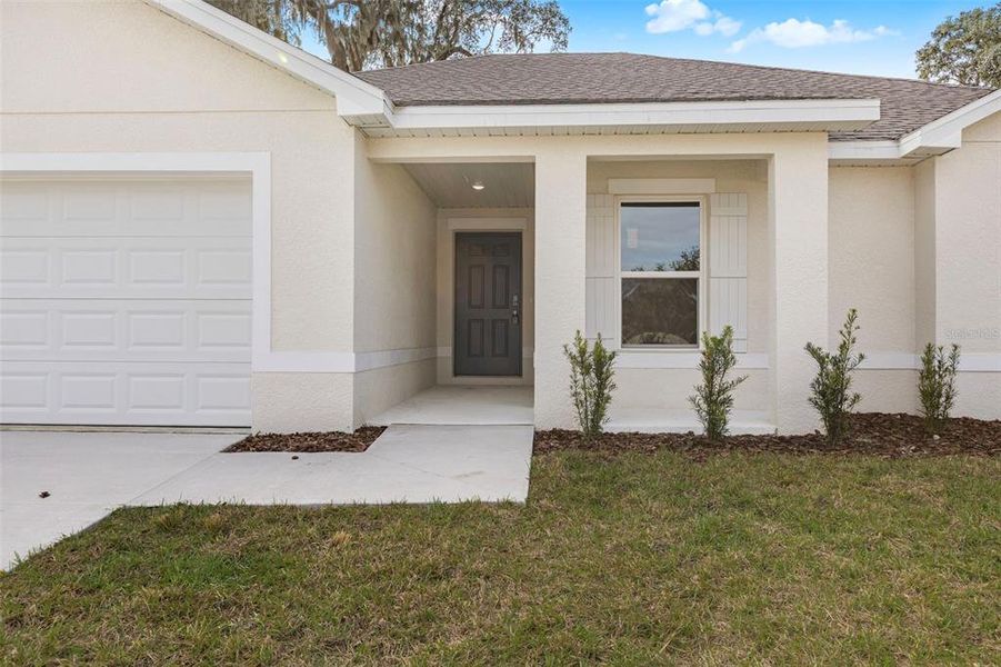 Exterior details and patio area of a home in Sable Run, Ocala (Image 4).