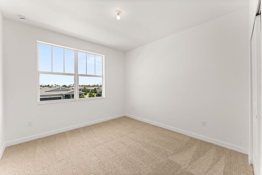 Spacious, unfurnished interior of a new home in Tradition - Kenley, Port St. Lucie (Image 16).