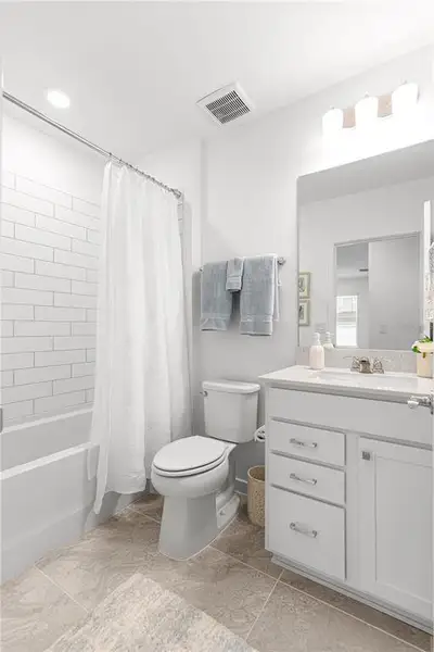 Furnished interior view inside a new home in Pioneer Ranch, Ocala (Image 10).