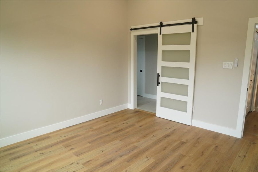 Spacious, unfurnished interior of a new home in , Houston (Image 39).