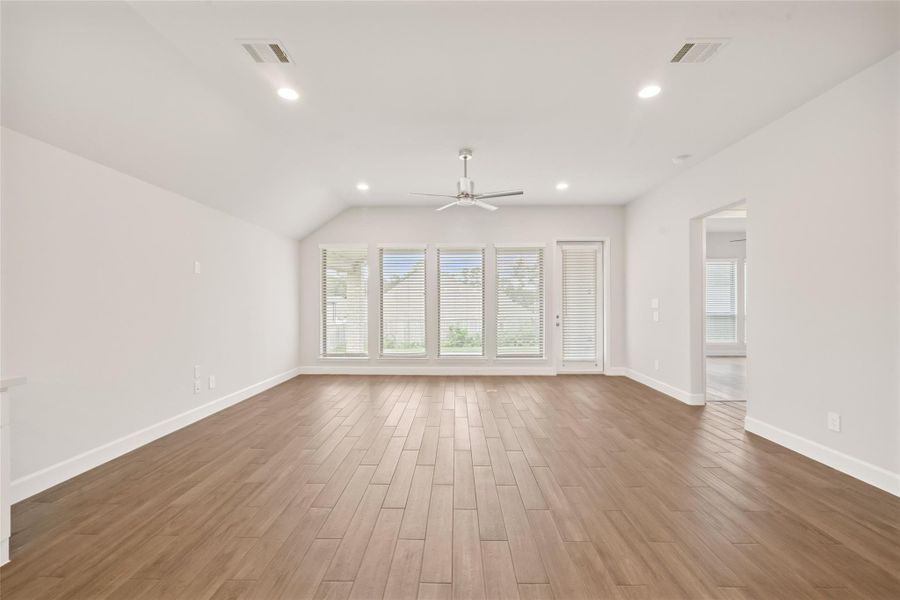 Spacious, unfurnished interior of a new home in The Woodlands Hills 60', Willis (Image 25). Spacious, unfurnished interior of a new home in The Woodlands Hills 60', Willis (Image 25).