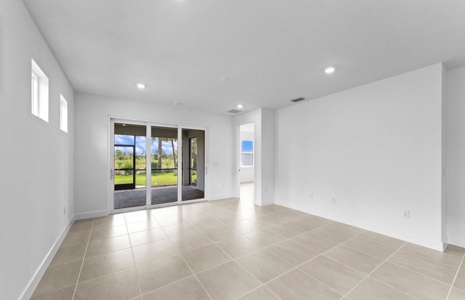Spacious, unfurnished interior of a new home in TerraWalk at Babcock Ranch, Alva (Image 19).