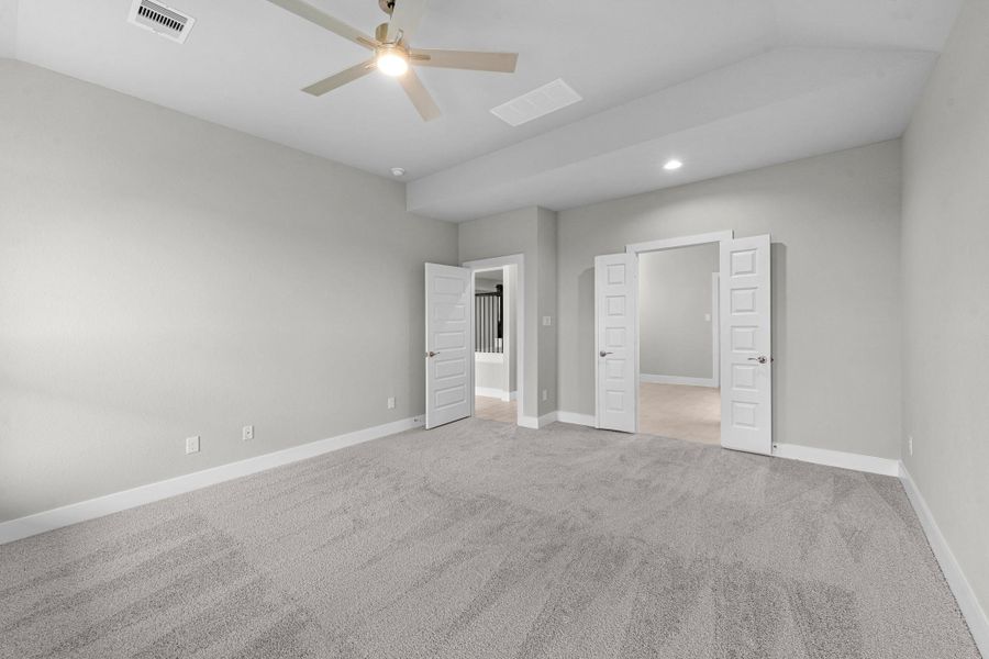 Spacious, unfurnished interior of a new home in Briarwood Crossing, Rosenberg (Image 20).