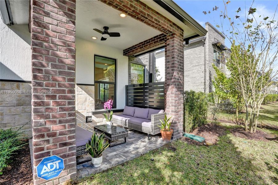Exterior details and patio area of a home in , Plantation (Image 35).
