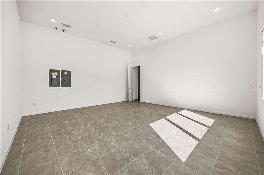 Spacious, unfurnished interior of a new home in , Orlando (Image 22).