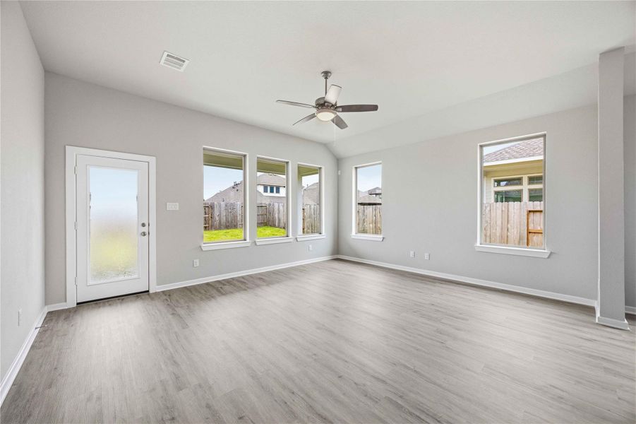 Spacious, unfurnished interior of a new home in Lago Mar  50'  &  55', Texas City (Image 29).