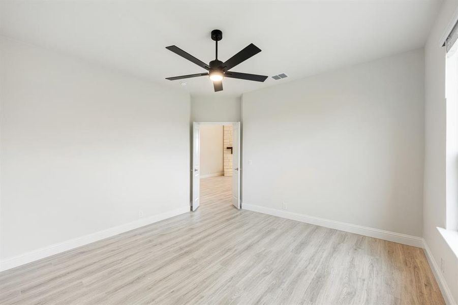 Spacious, unfurnished interior of a new home in Star Ranch, Godley (Image 16).