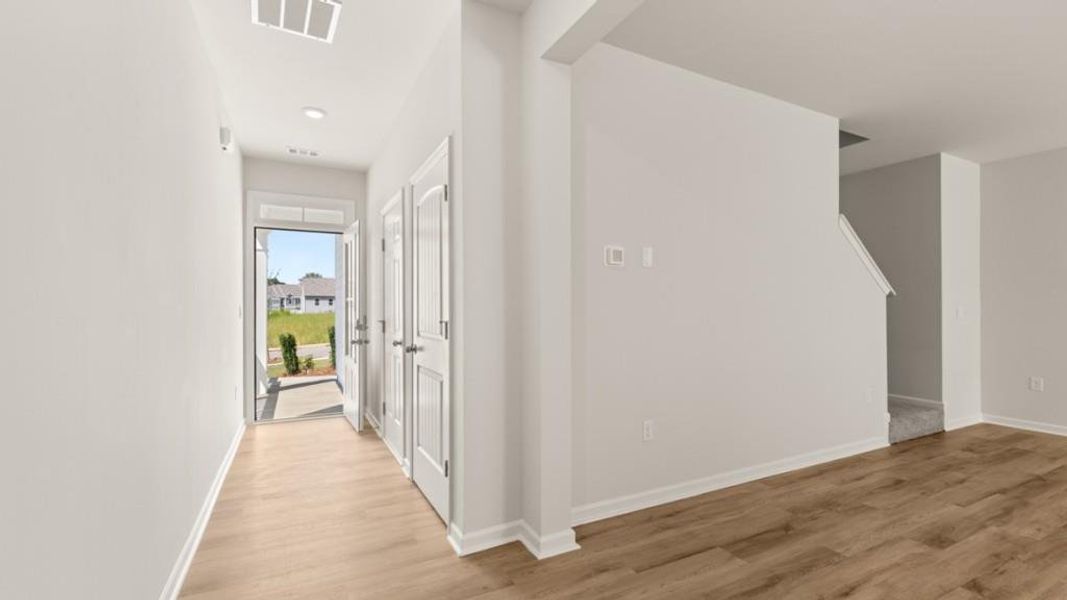 Spacious, unfurnished interior of a new home in Rolling Meadows, Jasper (Image 29).