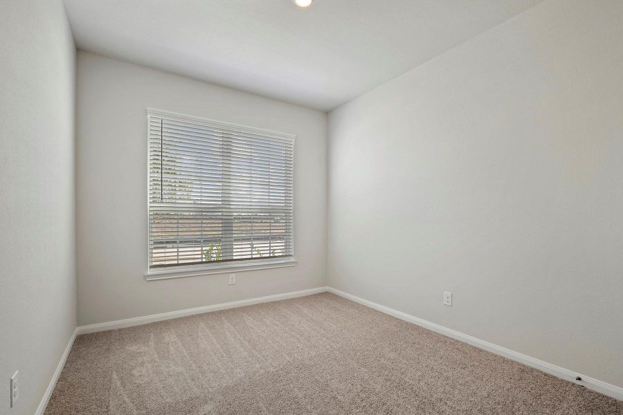 Spacious, unfurnished interior of a new home in Canterra Creek, Iowa Colony (Image 8).