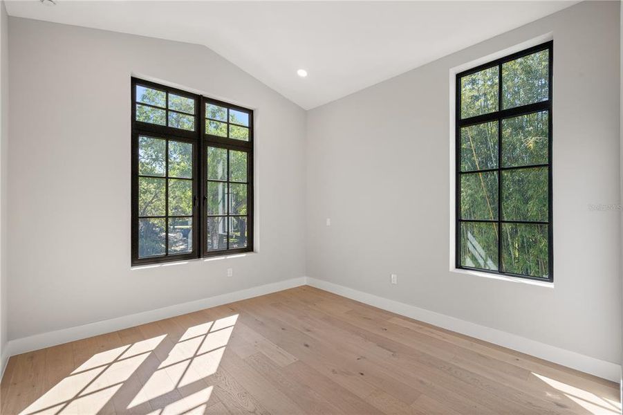 Spacious, unfurnished interior of a new home in , Winter Park (Image 23).