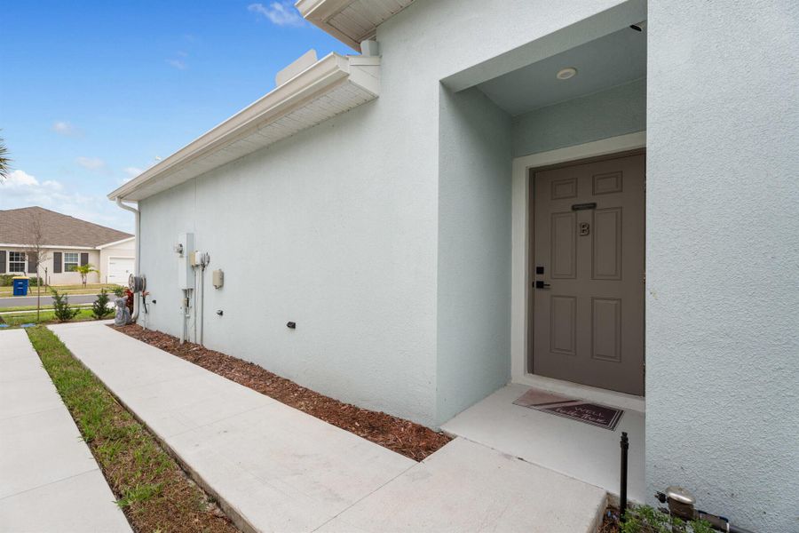 Exterior details and patio area of a home in , Fort Pierce (Image 27).