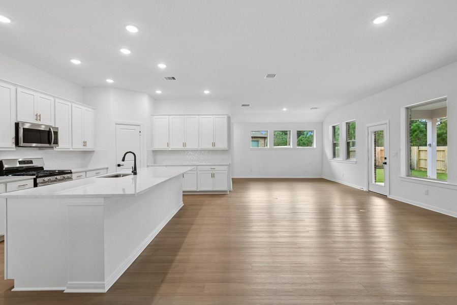 Furnished interior view inside a new home in Escondido 60', Magnolia (Image 7).