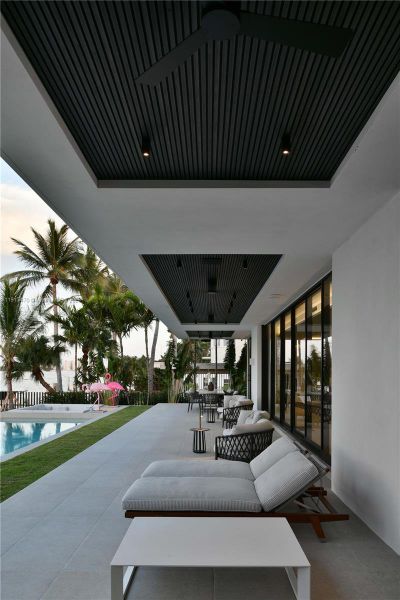 Exterior details and patio area of a home in , Miami Beach (Image 20).