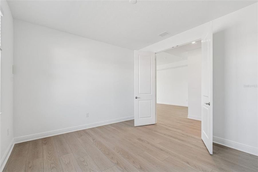 Spacious, unfurnished interior of a new home in Hawkstone, Sarasota (Image 24).