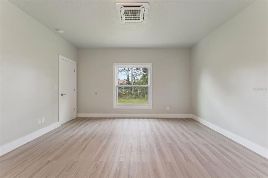 Spacious, unfurnished interior of a new home in , Orlando (Image 46).
