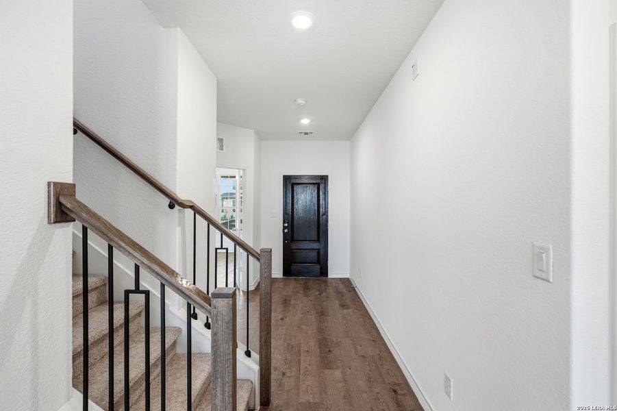 Spacious, unfurnished interior of a new home in Nopal Valley, San Antonio (Image 38). Spacious, unfurnished interior of a new home in Nopal Valley, San Antonio (Image 38).
