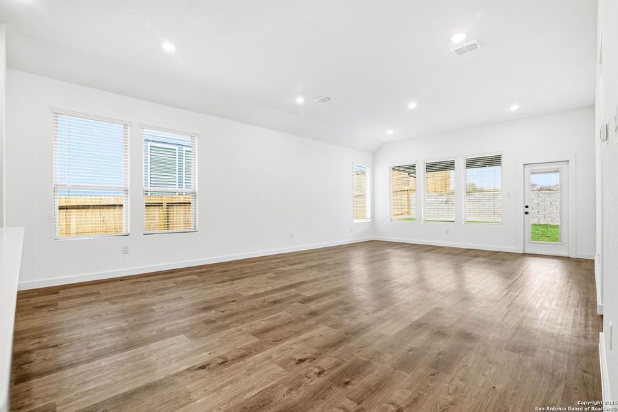 Spacious, unfurnished interior of a new home in Vista Ridge, Live Oak (Image 20).