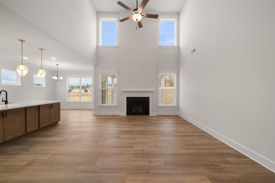 Spacious, unfurnished interior of a new home in Wexford, Elon (Image 34).