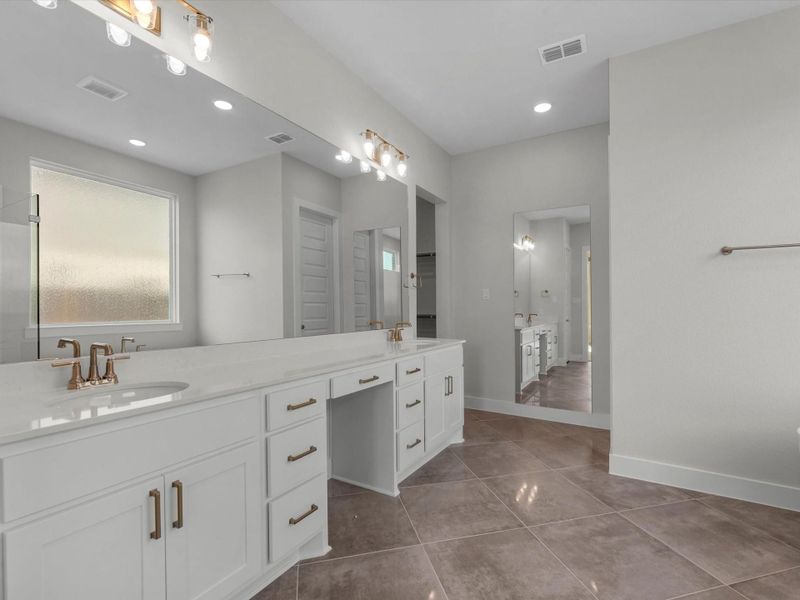 Furnished interior view inside a new home in Cross Creek Ranch 65′, Fulshear (Image 8).