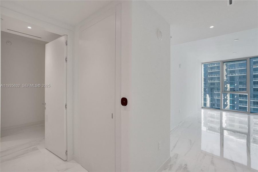 Spacious, unfurnished interior of a new home in , Miami (Image 32).