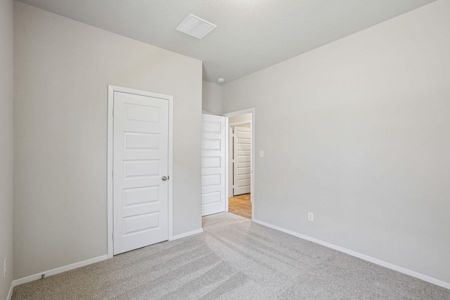Spacious, unfurnished interior of a new home in Edgebrooke, Pflugerville (Image 33).