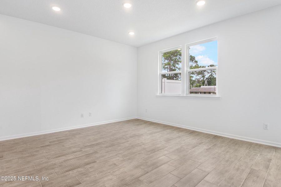 Spacious, unfurnished interior of a new home in Seasons at Park Trace, Jacksonville (Image 14).