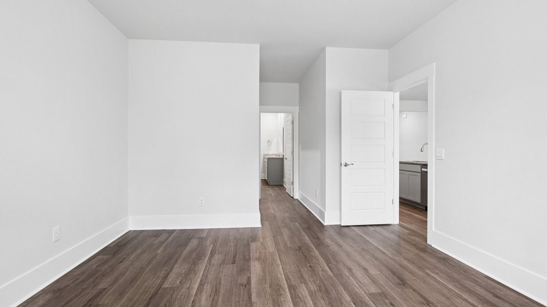 Spacious, unfurnished interior of a new home in Sidbury Station, Castle Hayne (Image 12).