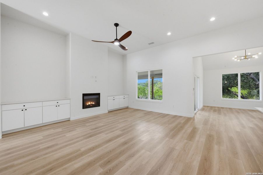 Spacious, unfurnished interior of a new home in , Canyon Lake (Image 17).