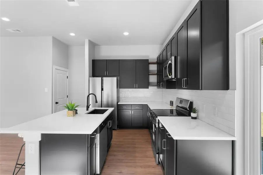 Furnished interior view inside a new home in , Cleburne (Image 9).