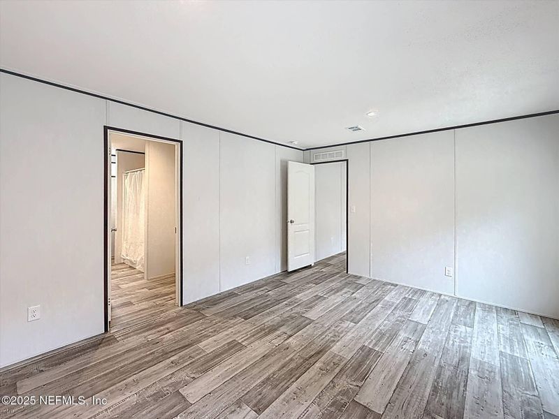 Spacious, unfurnished interior of a new home in , Hawthorne (Image 43).