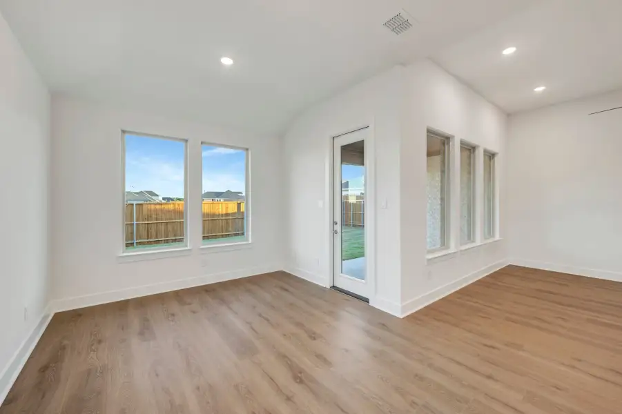 Spacious, unfurnished interior of a new home in LaPrelle, Fort Worth (Image 24).