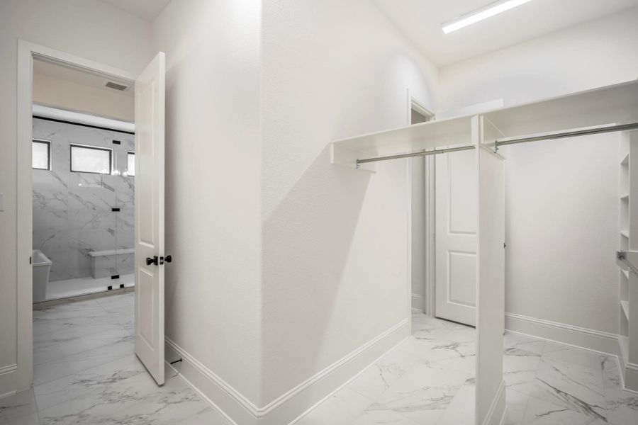 Spacious, unfurnished interior of a new home in Colton, Montgomery (Image 24).