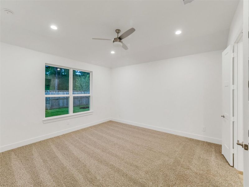 Spacious, unfurnished interior of a new home in Silverthorne, Conroe (Image 17). Spacious, unfurnished interior of a new home in Silverthorne, Conroe (Image 17).