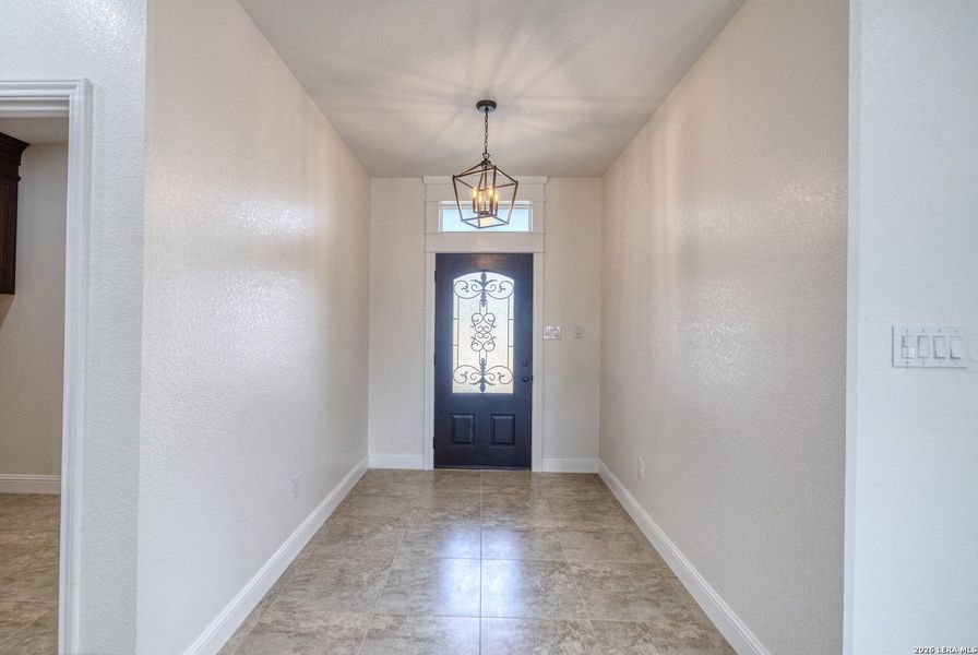 Spacious, unfurnished interior of a new home in , Uvalde (Image 25).