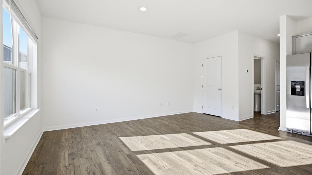 Spacious, unfurnished interior of a new home in Cherokee Crossing, Kodak (Image 12).