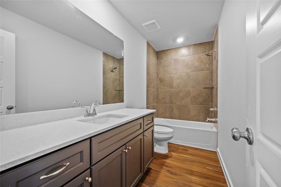 Furnished interior view inside a new home in Santa Fe, Cleveland (Image 5).