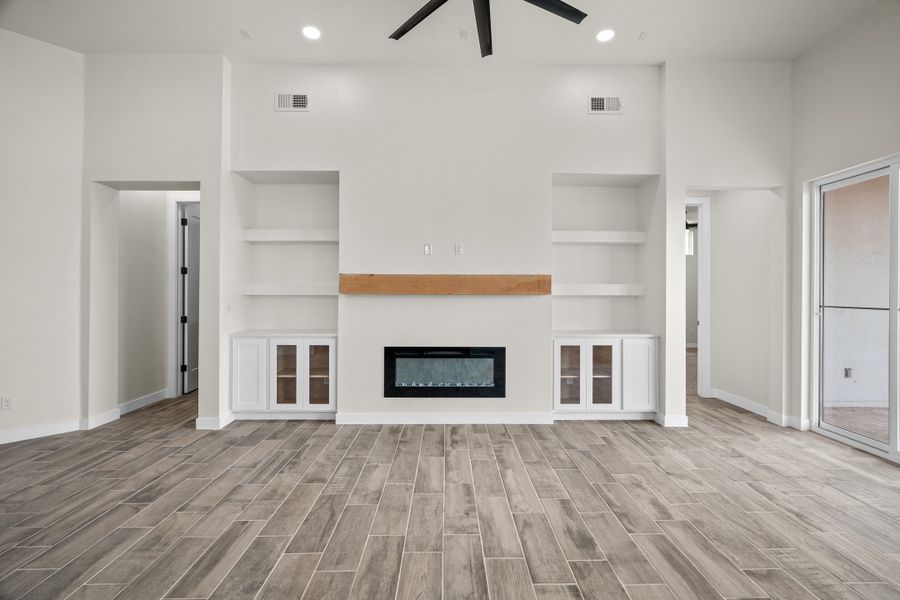 Representative unfurnished interior of a home built from the Scottsdale by LEH. Homes in Verdancia, El Paso (Image 89).