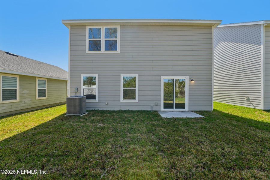 Exterior details and patio area of a home in Kings Landing, Jacksonville (Image 4).