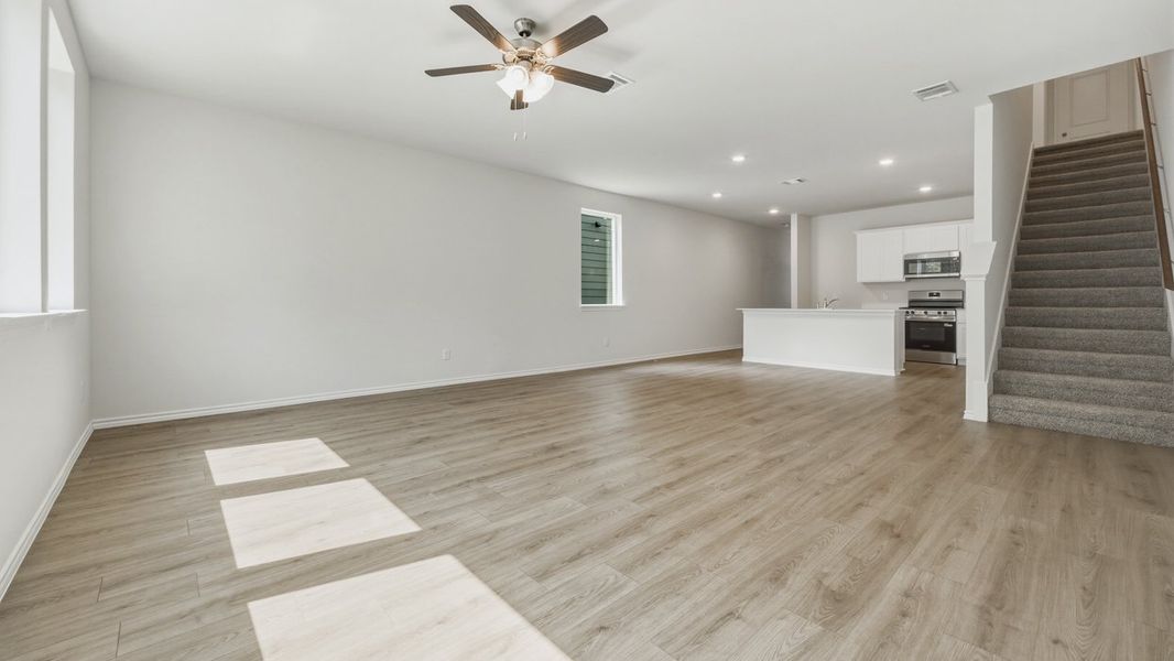 Spacious, unfurnished interior of a new home in Stonewood, Sulphur Springs (Image 8).