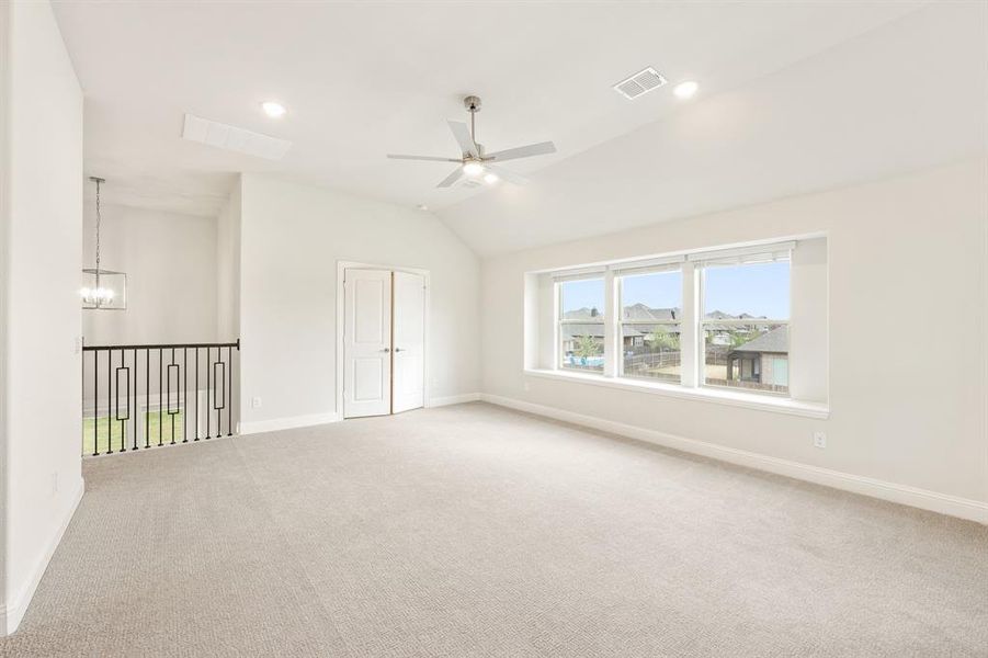 Spacious, unfurnished interior of a new home in Triple Diamond Ranch, Mansfield (Image 37).