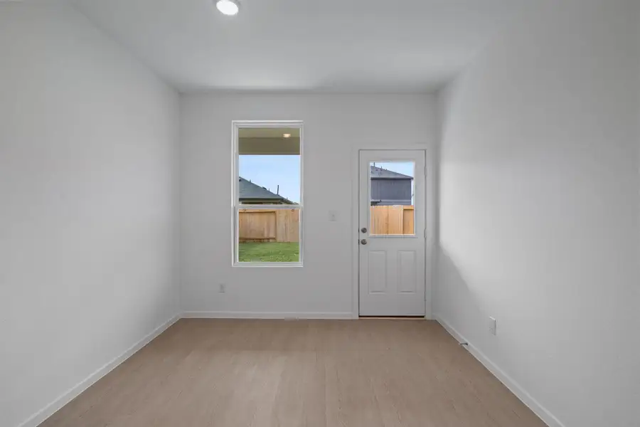 Spacious, unfurnished interior of a new home in Montgomery Bend, Montgomery (Image 11).