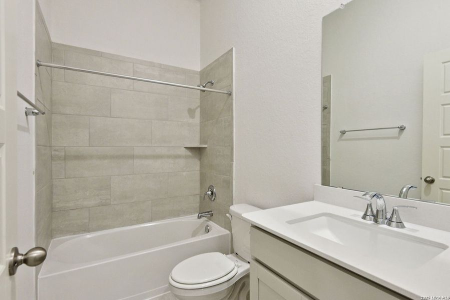 Furnished interior view inside a new home in Fox Falls, Boerne (Image 7).