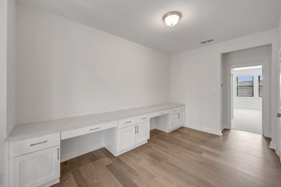 Spacious, unfurnished interior of a new home in Riceland - Summit Collection, Mont Belvieu (Image 16).