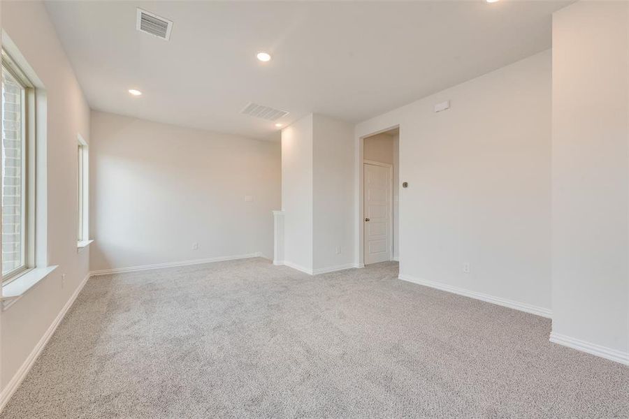 Spacious, unfurnished interior of a new home in Walden Pond, Forney (Image 16).