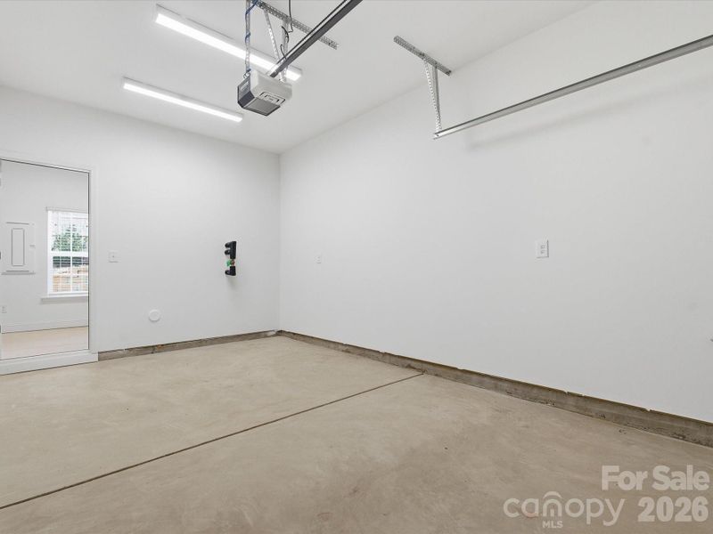 Spacious, unfurnished interior of a new home in Sycamore Trail, Matthews (Image 24).